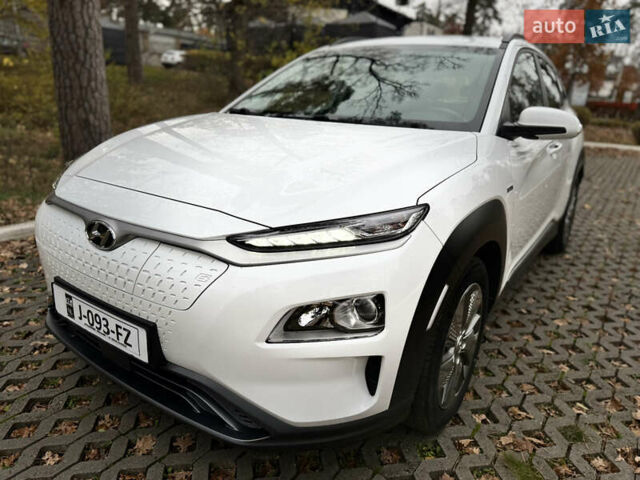 Белый Хендай Kona Electric, объемом двигателя 0 л и пробегом 58 тыс. км за 17499 $, фото 15 на Automoto.ua
