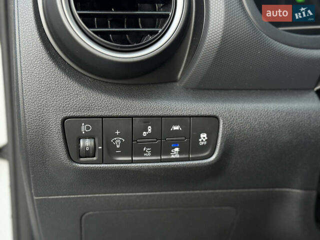 Белый Хендай Kona Electric, объемом двигателя 0 л и пробегом 150 тыс. км за 16960 $, фото 24 на Automoto.ua