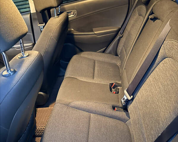 Белый Хендай Kona Electric, объемом двигателя 0 л и пробегом 47 тыс. км за 16100 $, фото 10 на Automoto.ua