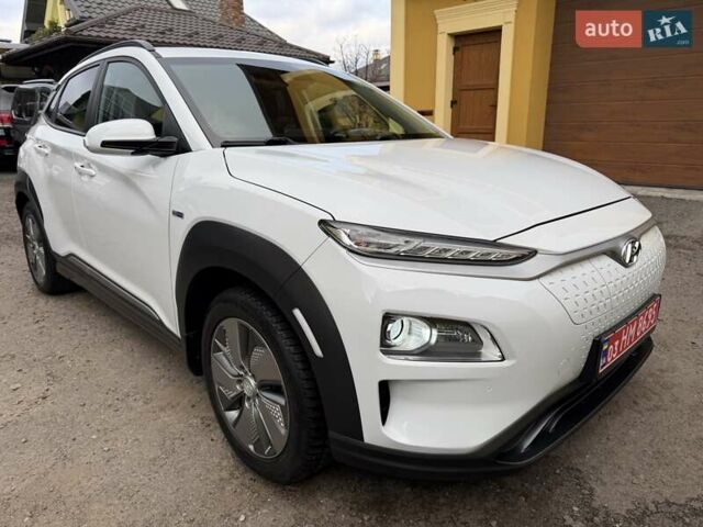 Білий Хендай Kona Electric, об'ємом двигуна 0 л та пробігом 64 тис. км за 14950 $, фото 10 на Automoto.ua