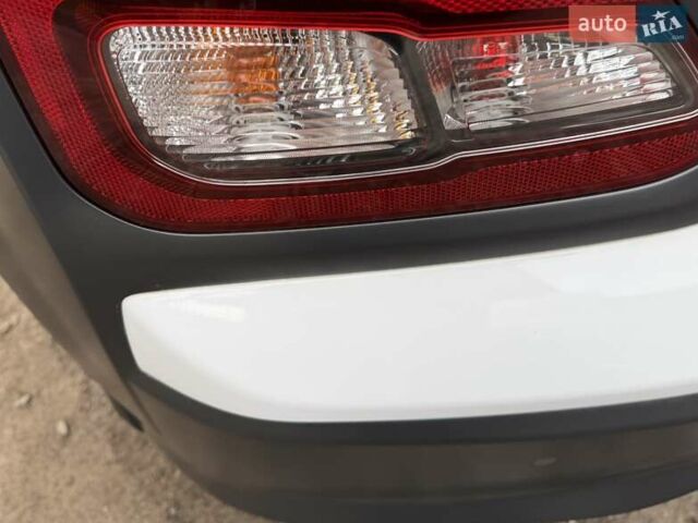 Білий Хендай Kona Electric, об'ємом двигуна 0 л та пробігом 64 тис. км за 14950 $, фото 37 на Automoto.ua