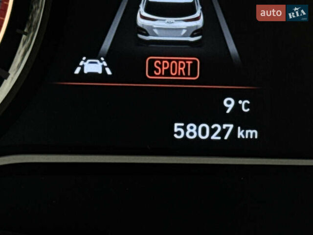 Белый Хендай Kona Electric, объемом двигателя 0 л и пробегом 58 тыс. км за 17499 $, фото 47 на Automoto.ua