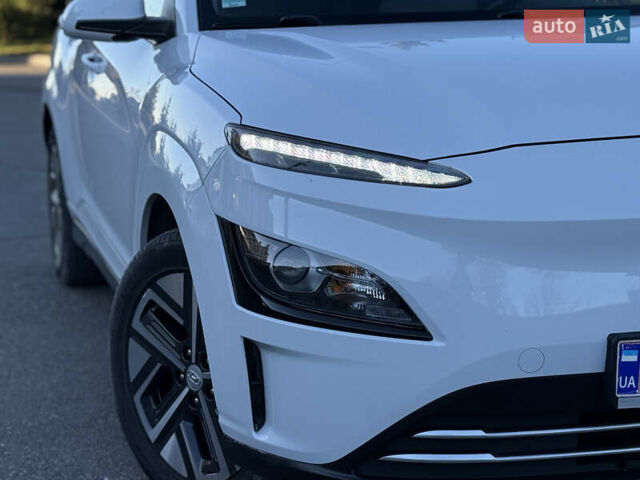 Белый Хендай Kona Electric, объемом двигателя 0 л и пробегом 80 тыс. км за 16900 $, фото 7 на Automoto.ua