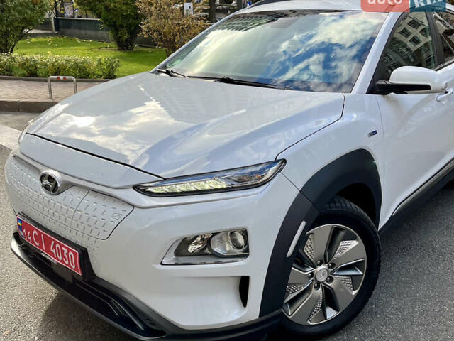 Белый Хендай Kona Electric, объемом двигателя 0 л и пробегом 115 тыс. км за 16900 $, фото 20 на Automoto.ua