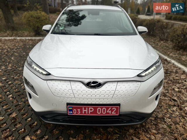 Белый Хендай Kona Electric, объемом двигателя 0 л и пробегом 59 тыс. км за 16900 $, фото 17 на Automoto.ua