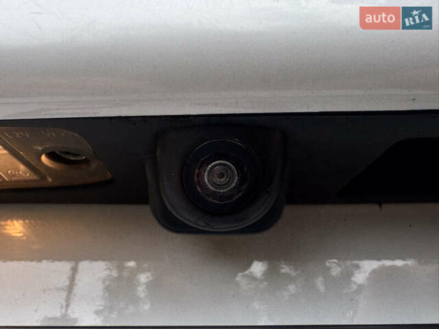 Белый Хендай Kona Electric, объемом двигателя 0 л и пробегом 103 тыс. км за 17999 $, фото 29 на Automoto.ua