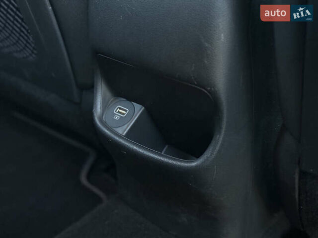 Белый Хендай Kona Electric, объемом двигателя 0 л и пробегом 80 тыс. км за 16900 $, фото 33 на Automoto.ua