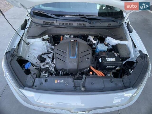 Білий Хендай Kona Electric, об'ємом двигуна 0 л та пробігом 13 тис. км за 8600 $, фото 29 на Automoto.ua