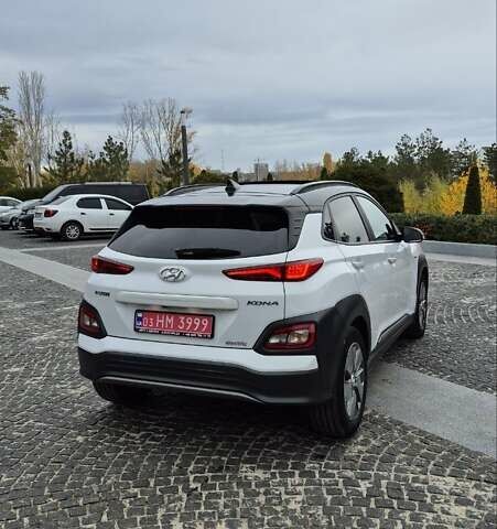 Белый Хендай Kona Electric, объемом двигателя 0 л и пробегом 82 тыс. км за 20437 $, фото 3 на Automoto.ua