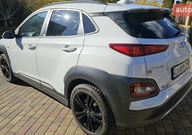Белый Хендай Kona Electric, объемом двигателя 0 л и пробегом 44 тыс. км за 17450 $, фото 3 на Automoto.ua