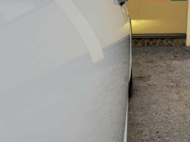 Білий Хендай Kona Electric, об'ємом двигуна 0 л та пробігом 64 тис. км за 14950 $, фото 47 на Automoto.ua