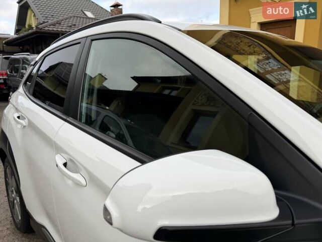 Білий Хендай Kona Electric, об'ємом двигуна 0 л та пробігом 64 тис. км за 14950 $, фото 31 на Automoto.ua