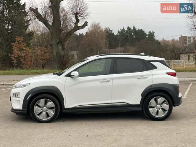Белый Хендай Kona Electric, объемом двигателя 0 л и пробегом 166 тыс. км за 16900 $, фото 4 на Automoto.ua