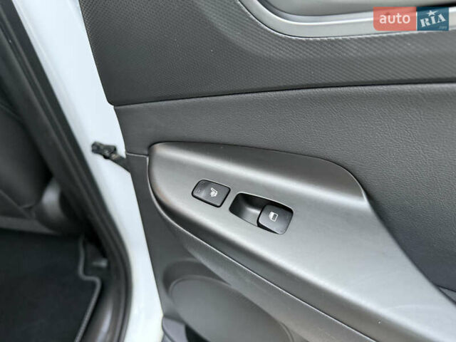 Белый Хендай Kona Electric, объемом двигателя 0 л и пробегом 96 тыс. км за 19500 $, фото 34 на Automoto.ua