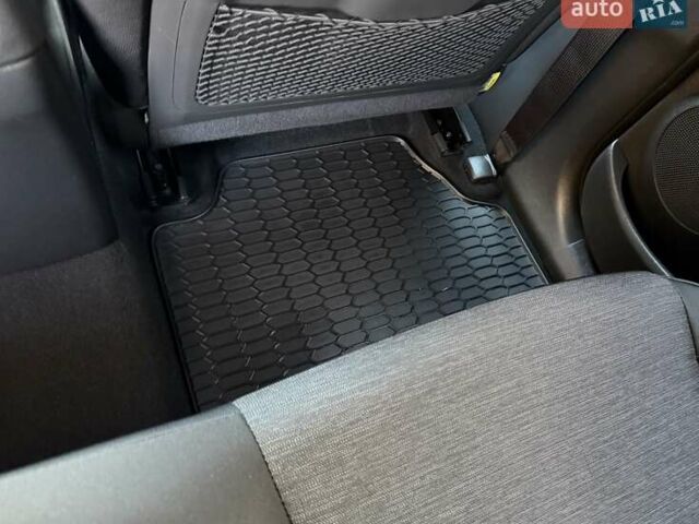 Білий Хендай Kona Electric, об'ємом двигуна 0 л та пробігом 64 тис. км за 14950 $, фото 110 на Automoto.ua