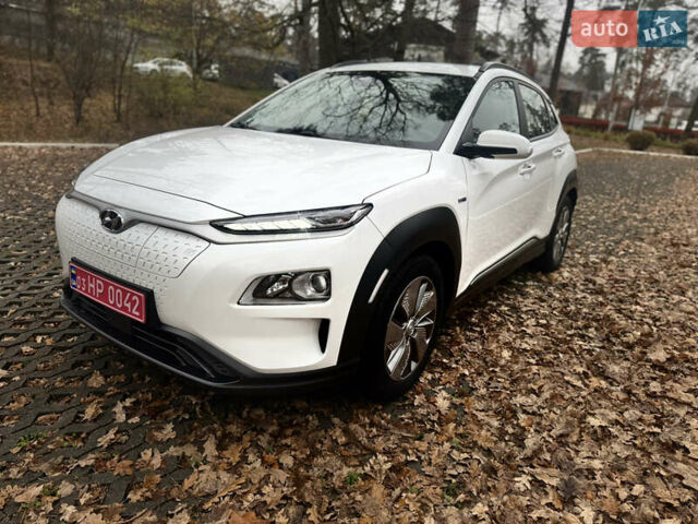 Белый Хендай Kona Electric, объемом двигателя 0 л и пробегом 59 тыс. км за 16900 $, фото 9 на Automoto.ua