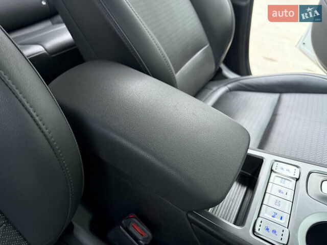 Белый Хендай Kona Electric, объемом двигателя 0 л и пробегом 96 тыс. км за 19500 $, фото 51 на Automoto.ua