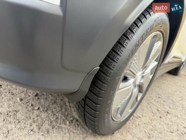 Білий Хендай Kona Electric, об'ємом двигуна 0 л та пробігом 64 тис. км за 14950 $, фото 42 на Automoto.ua