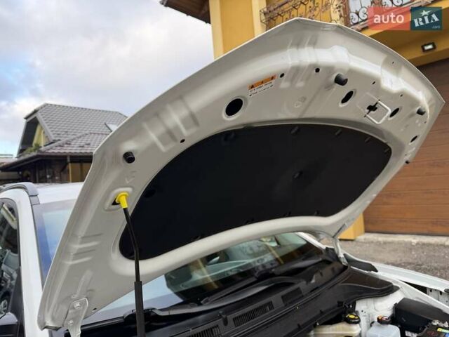 Білий Хендай Kona Electric, об'ємом двигуна 0 л та пробігом 64 тис. км за 14950 $, фото 58 на Automoto.ua