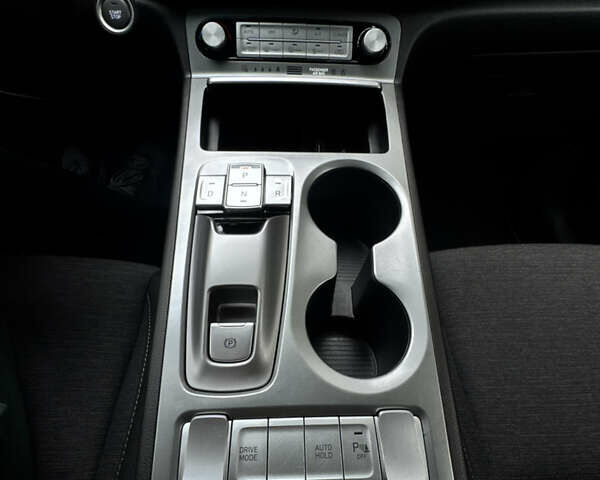 Белый Хендай Kona Electric, объемом двигателя 0 л и пробегом 103 тыс. км за 17999 $, фото 99 на Automoto.ua