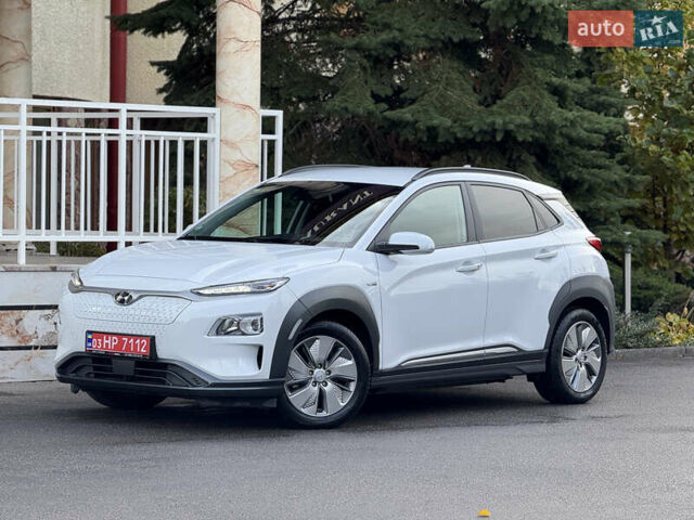 Белый Хендай Kona Electric, объемом двигателя 0 л и пробегом 150 тыс. км за 16960 $, фото 2 на Automoto.ua