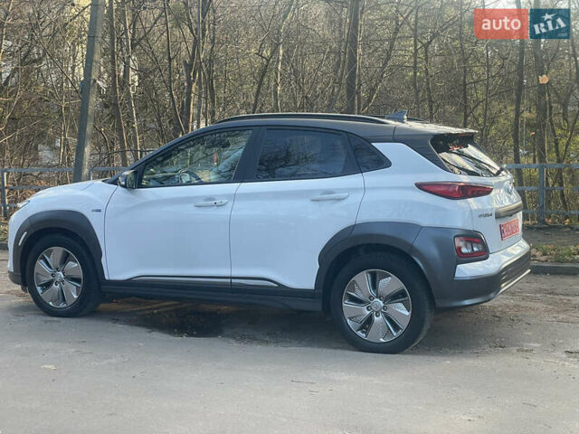 Білий Хендай Kona Electric, об'ємом двигуна 0 л та пробігом 125 тис. км за 17800 $, фото 7 на Automoto.ua