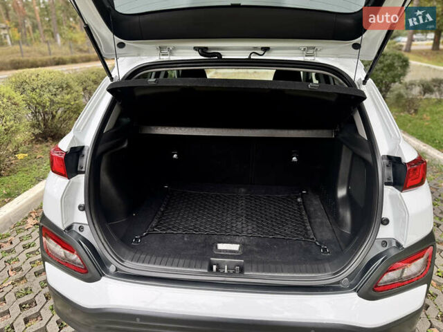 Белый Хендай Kona Electric, объемом двигателя 0 л и пробегом 103 тыс. км за 17999 $, фото 54 на Automoto.ua