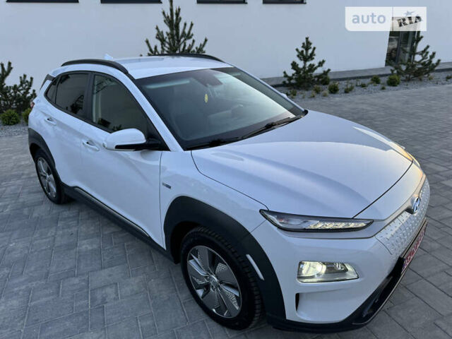 Белый Хендай Kona Electric, объемом двигателя 0 л и пробегом 88 тыс. км за 19400 $, фото 34 на Automoto.ua