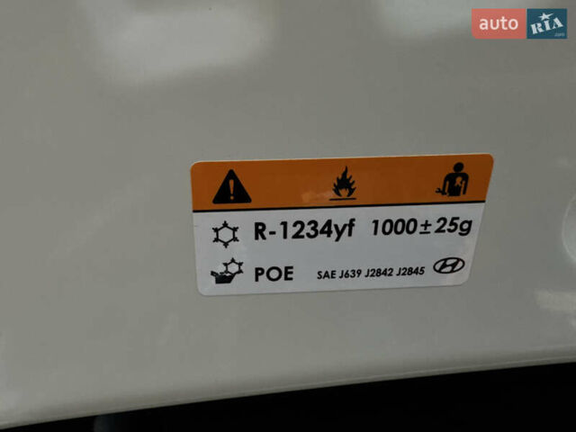 Белый Хендай Kona Electric, объемом двигателя 0 л и пробегом 58 тыс. км за 17499 $, фото 67 на Automoto.ua