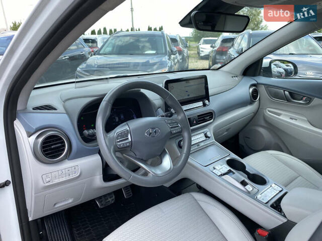 Білий Хендай Kona Electric, об'ємом двигуна 0 л та пробігом 115 тис. км за 18700 $, фото 32 на Automoto.ua