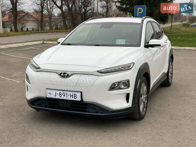 Белый Хендай Kona Electric, объемом двигателя 0 л и пробегом 166 тыс. км за 16900 $, фото 2 на Automoto.ua