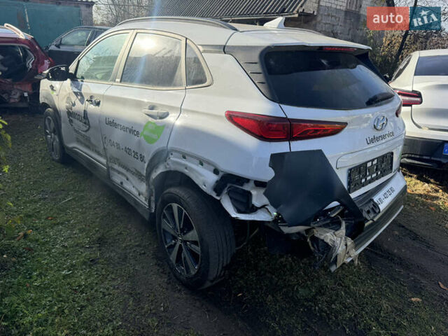 Белый Хендай Kona Electric, объемом двигателя 0 л и пробегом 50 тыс. км за 10599 $, фото 4 на Automoto.ua