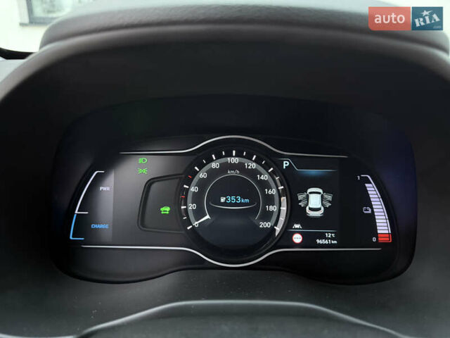 Белый Хендай Kona Electric, объемом двигателя 0 л и пробегом 96 тыс. км за 19500 $, фото 64 на Automoto.ua