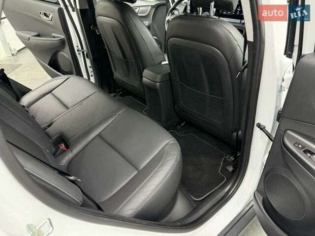 Белый Хендай Kona Electric, объемом двигателя 0 л и пробегом 92 тыс. км за 18983 $, фото 31 на Automoto.ua