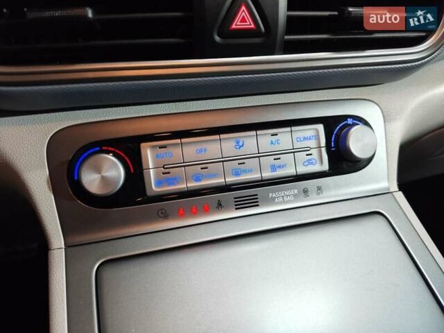 Білий Хендай Kona Electric, об'ємом двигуна 0 л та пробігом 78 тис. км за 17900 $, фото 43 на Automoto.ua