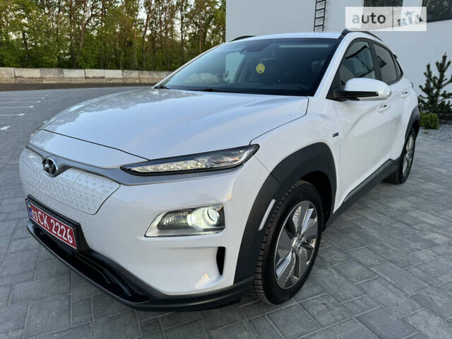 Белый Хендай Kona Electric, объемом двигателя 0 л и пробегом 88 тыс. км за 19400 $, фото 11 на Automoto.ua