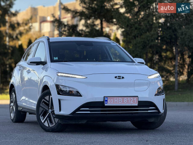 Белый Хендай Kona Electric, объемом двигателя 0 л и пробегом 80 тыс. км за 16900 $, фото 2 на Automoto.ua