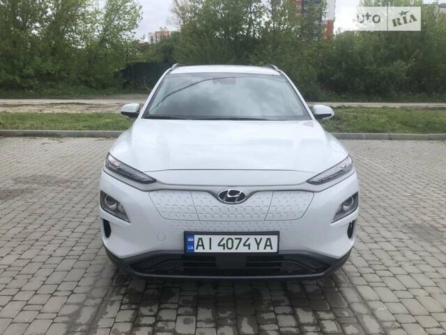 Белый Хендай Kona Electric, объемом двигателя 0 л и пробегом 47 тыс. км за 16290 $, фото 1 на Automoto.ua