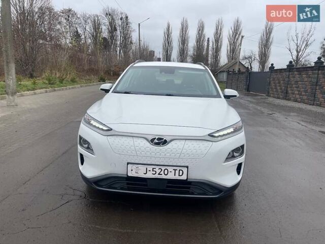 Білий Хендай Kona Electric, об'ємом двигуна 0 л та пробігом 158 тис. км за 16500 $, фото 7 на Automoto.ua