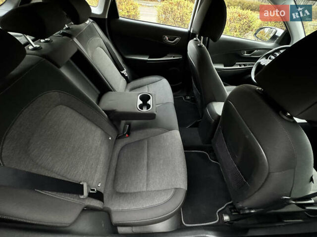 Белый Хендай Kona Electric, объемом двигателя 0 л и пробегом 58 тыс. км за 17499 $, фото 39 на Automoto.ua