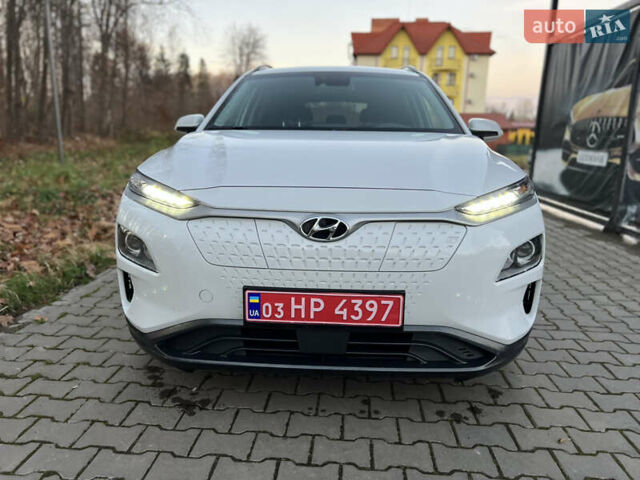 Белый Хендай Kona Electric, объемом двигателя 0 л и пробегом 136 тыс. км за 16950 $, фото 1 на Automoto.ua