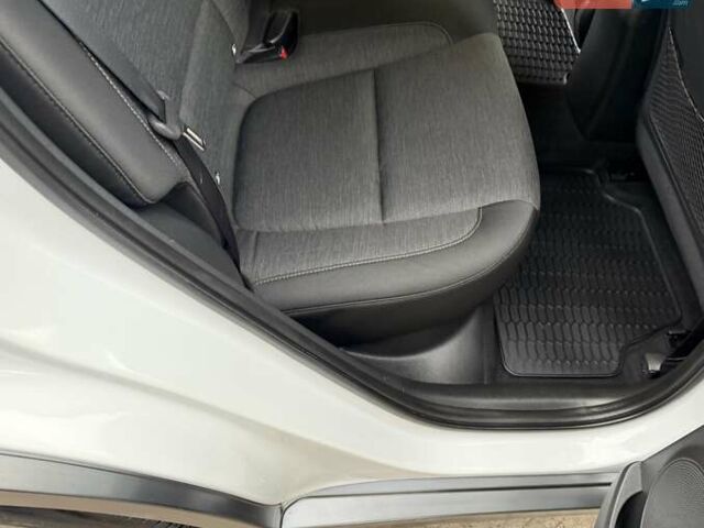 Білий Хендай Kona Electric, об'ємом двигуна 0 л та пробігом 64 тис. км за 14950 $, фото 74 на Automoto.ua