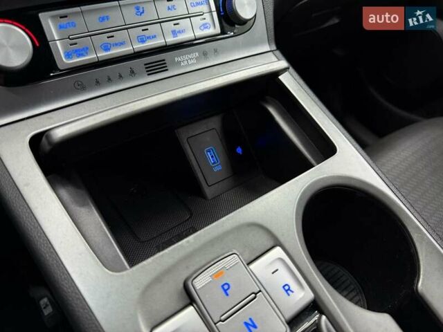 Белый Хендай Kona Electric, объемом двигателя 0 л и пробегом 92 тыс. км за 18983 $, фото 22 на Automoto.ua