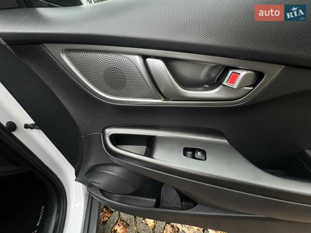 Білий Хендай Kona Electric, об'ємом двигуна 0 л та пробігом 59 тис. км за 17499 $, фото 22 на Automoto.ua