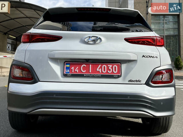 Белый Хендай Kona Electric, объемом двигателя 0 л и пробегом 115 тыс. км за 16900 $, фото 22 на Automoto.ua