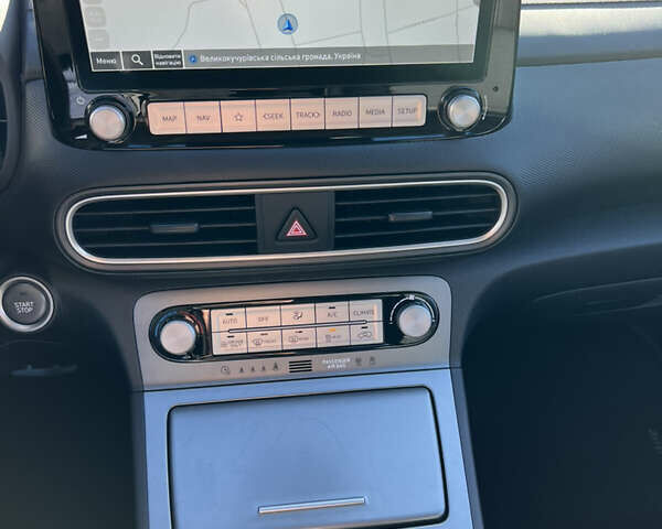 Белый Хендай Kona Electric, объемом двигателя 0 л и пробегом 88 тыс. км за 17900 $, фото 16 на Automoto.ua