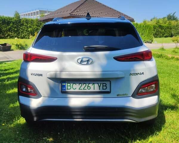 Белый Хендай Kona Electric, объемом двигателя 0 л и пробегом 65 тыс. км за 18700 $, фото 4 на Automoto.ua