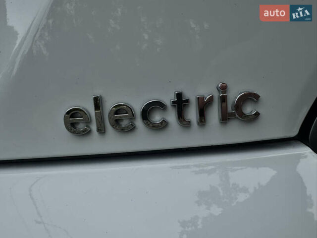 Белый Хендай Kona Electric, объемом двигателя 0 л и пробегом 103 тыс. км за 17999 $, фото 28 на Automoto.ua