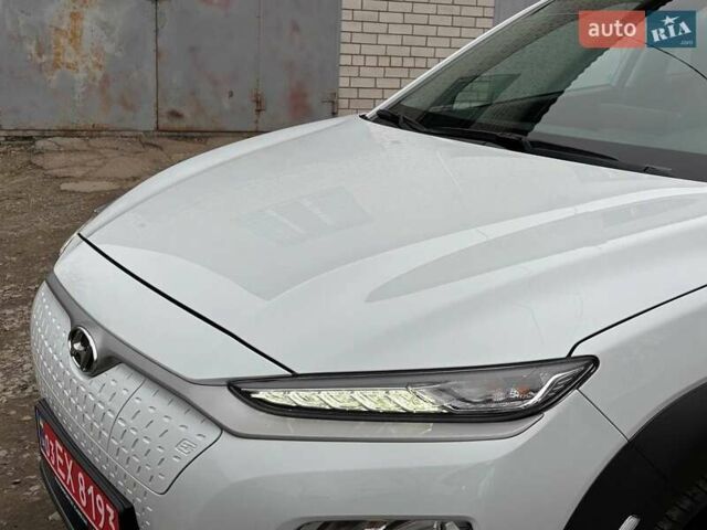 Білий Хендай Kona Electric, об'ємом двигуна 0 л та пробігом 102 тис. км за 15700 $, фото 9 на Automoto.ua