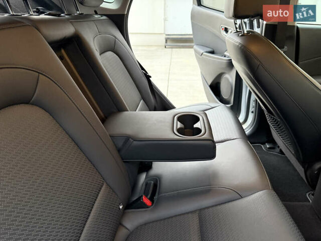 Белый Хендай Kona Electric, объемом двигателя 0 л и пробегом 96 тыс. км за 19500 $, фото 38 на Automoto.ua